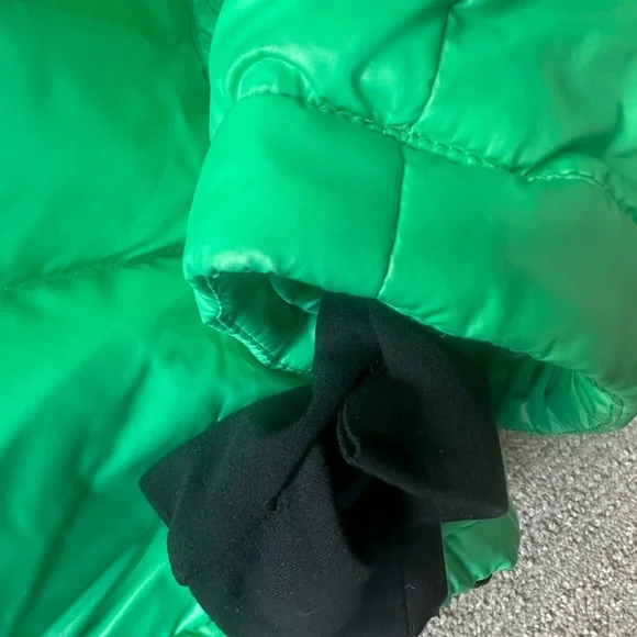 Aritzia SUPER PUFF Jacket. - Picture 7 of 7